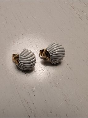 Vintage Trifari White and Gold Shell Clip-On Earrings
